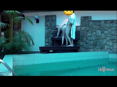 ❤️ Giimbitar sa amo ang katabang sa pool, apan dili makasukol sa init ❤❌ Sex video sa amon ❌️